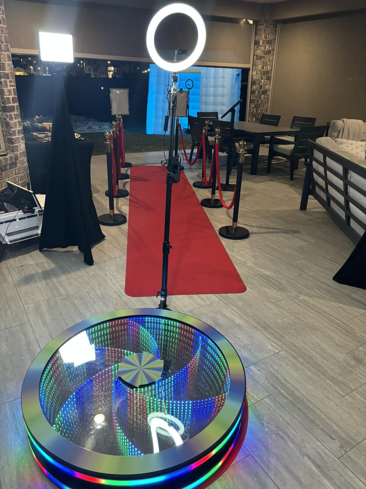 Spin Vortex glass 360 photo booth with an indoor red carpet setup.